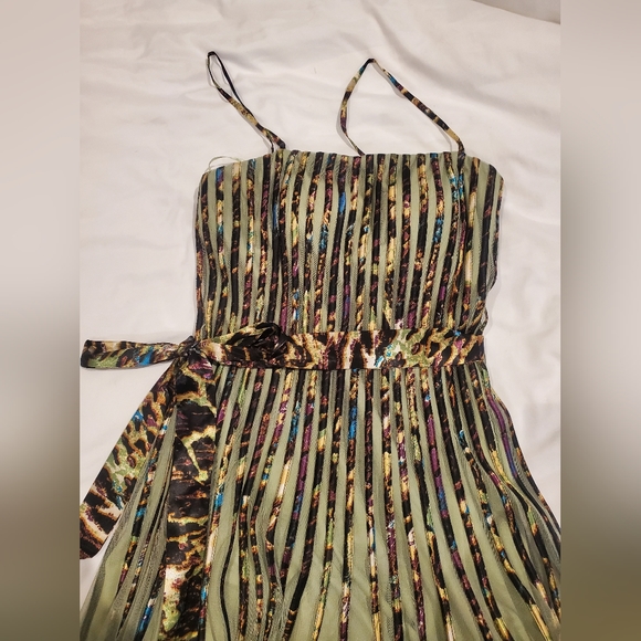 Gorgeous green mesh with satin abstract dress - Picture 3 of 6